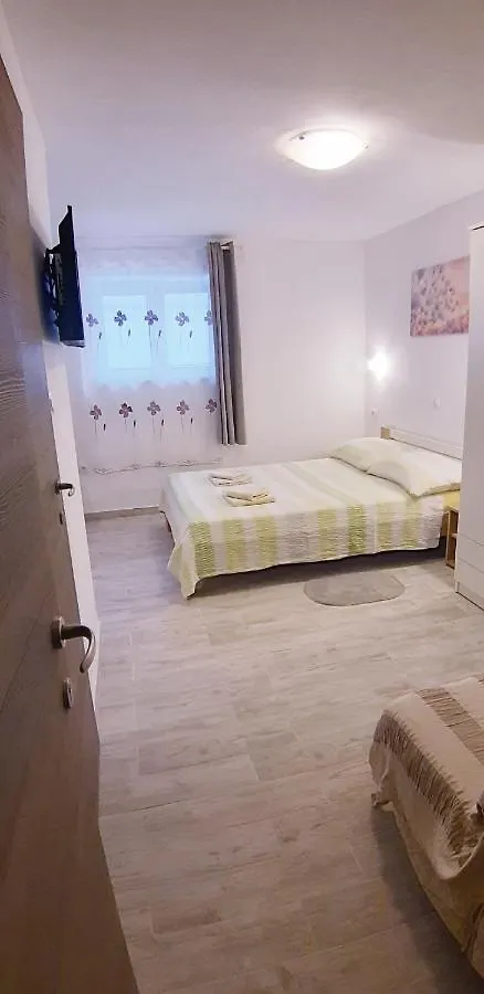 Apartments Close To Sandy Beach Split
