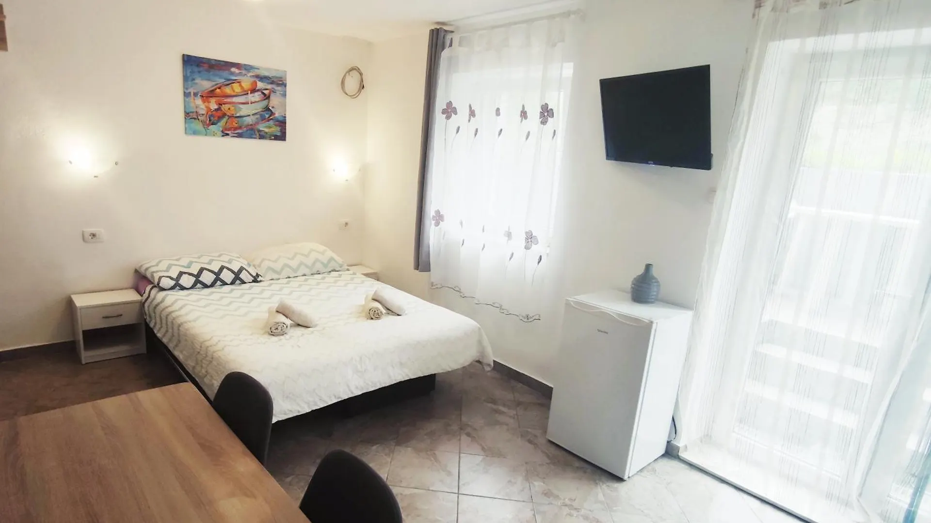 Apartments Close To Sandy Beach Split